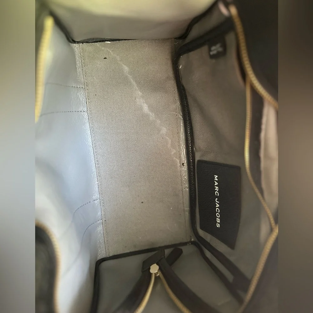 Marc Jacobs Black The Leather Tote Bag, Black Medium Size - Picture 3 of 14